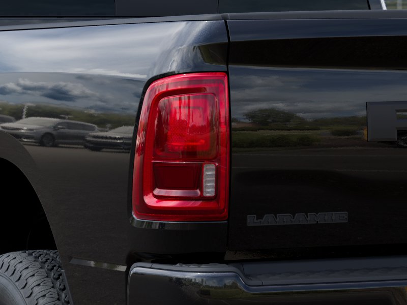 New 2026 Diamond Black Crystal Pearl-Coat Exterior Paint RAM Laramie image 35