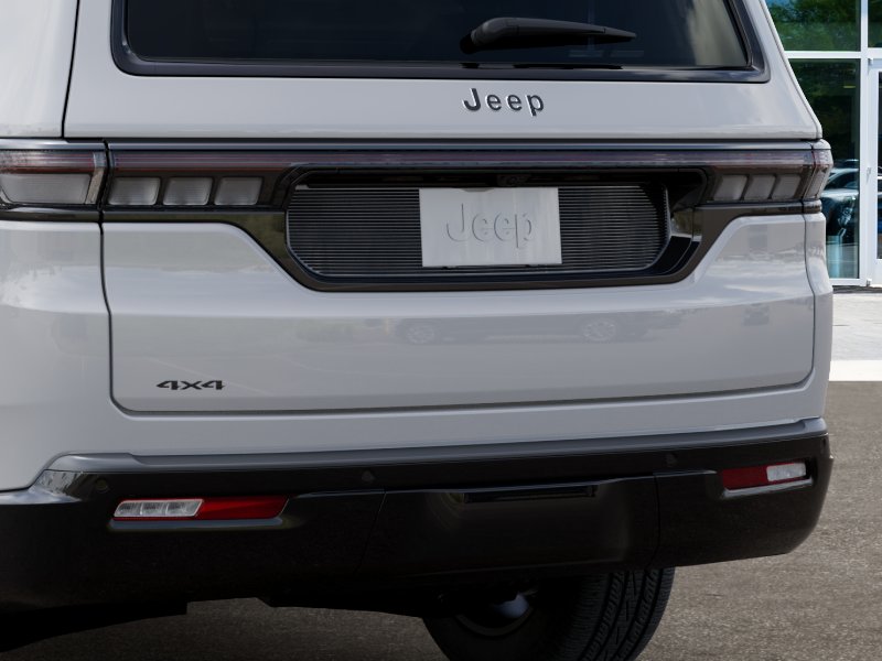 New 2026 Bright White Clear-Coat Exterior Paint Jeep Limited Altitude image 39