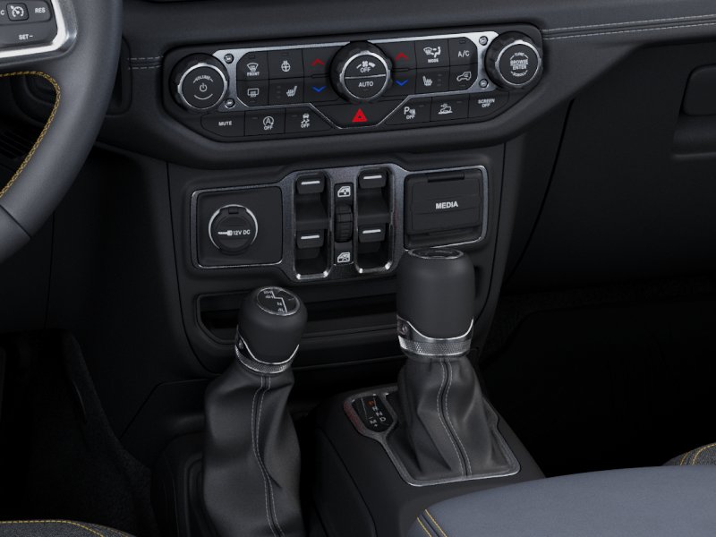 New 2026 Granite Crystal Metallic Clear Jeep WRANGLER 4-DOOR SAHARA image 24