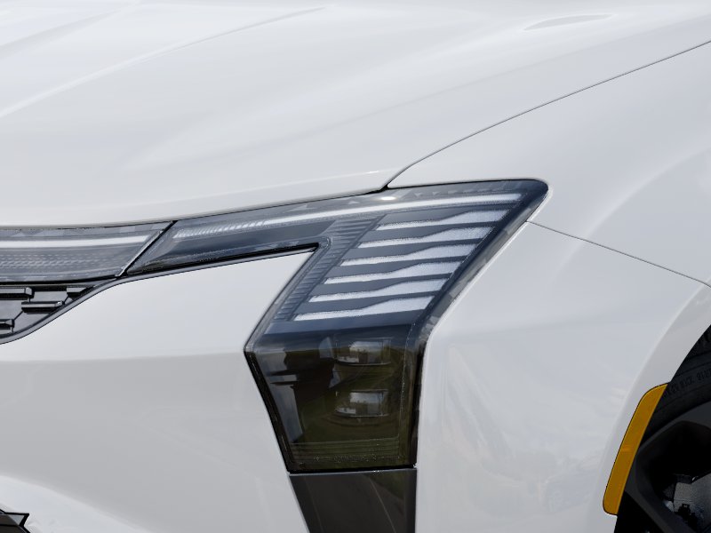 New 2027 Bright White Clear-Coat Paint Chrysler Limited image 10