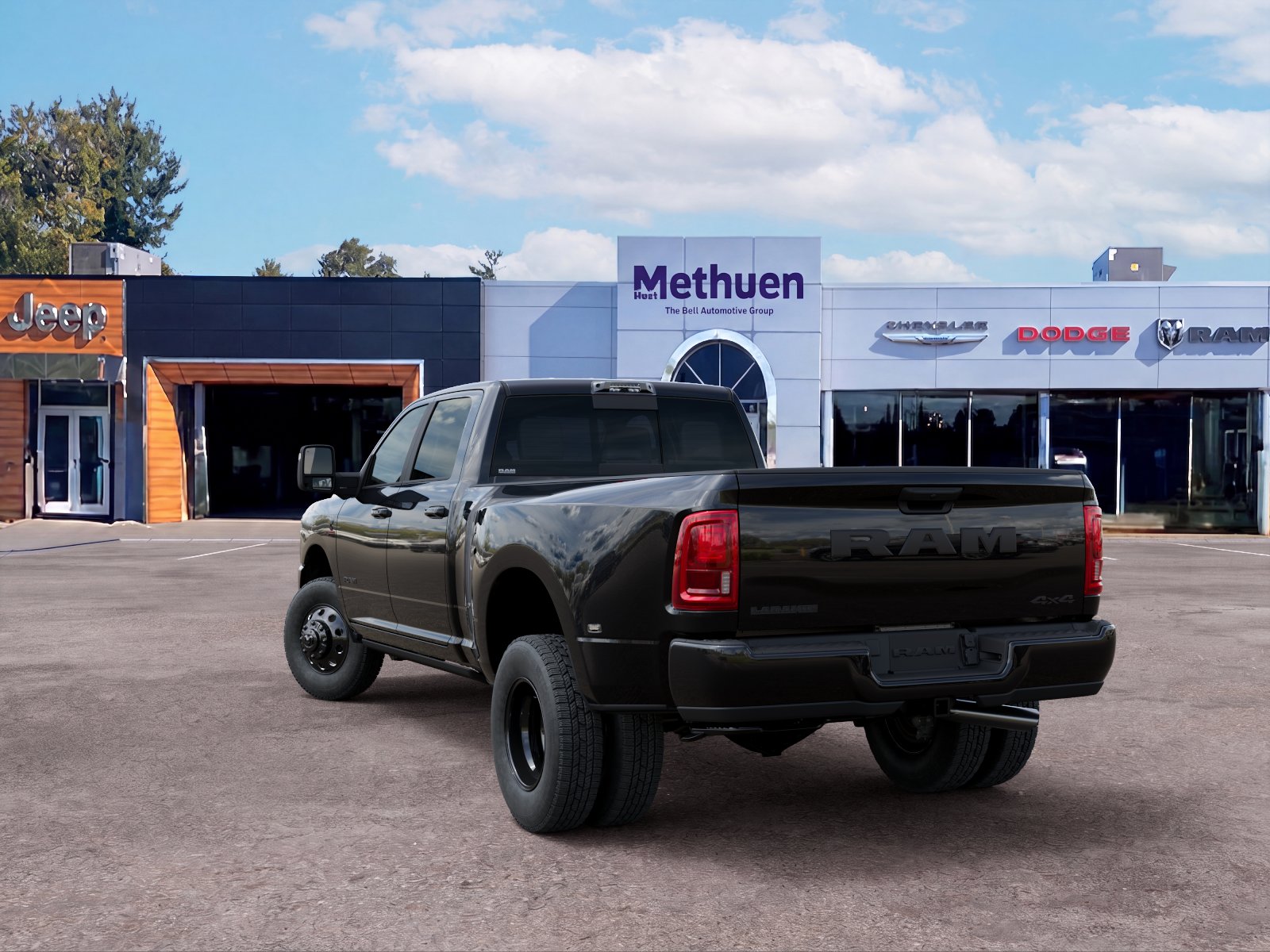 New 2027 Diamond Black Crystal Pearl-Coat Exterior Paint RAM Laramie image 29