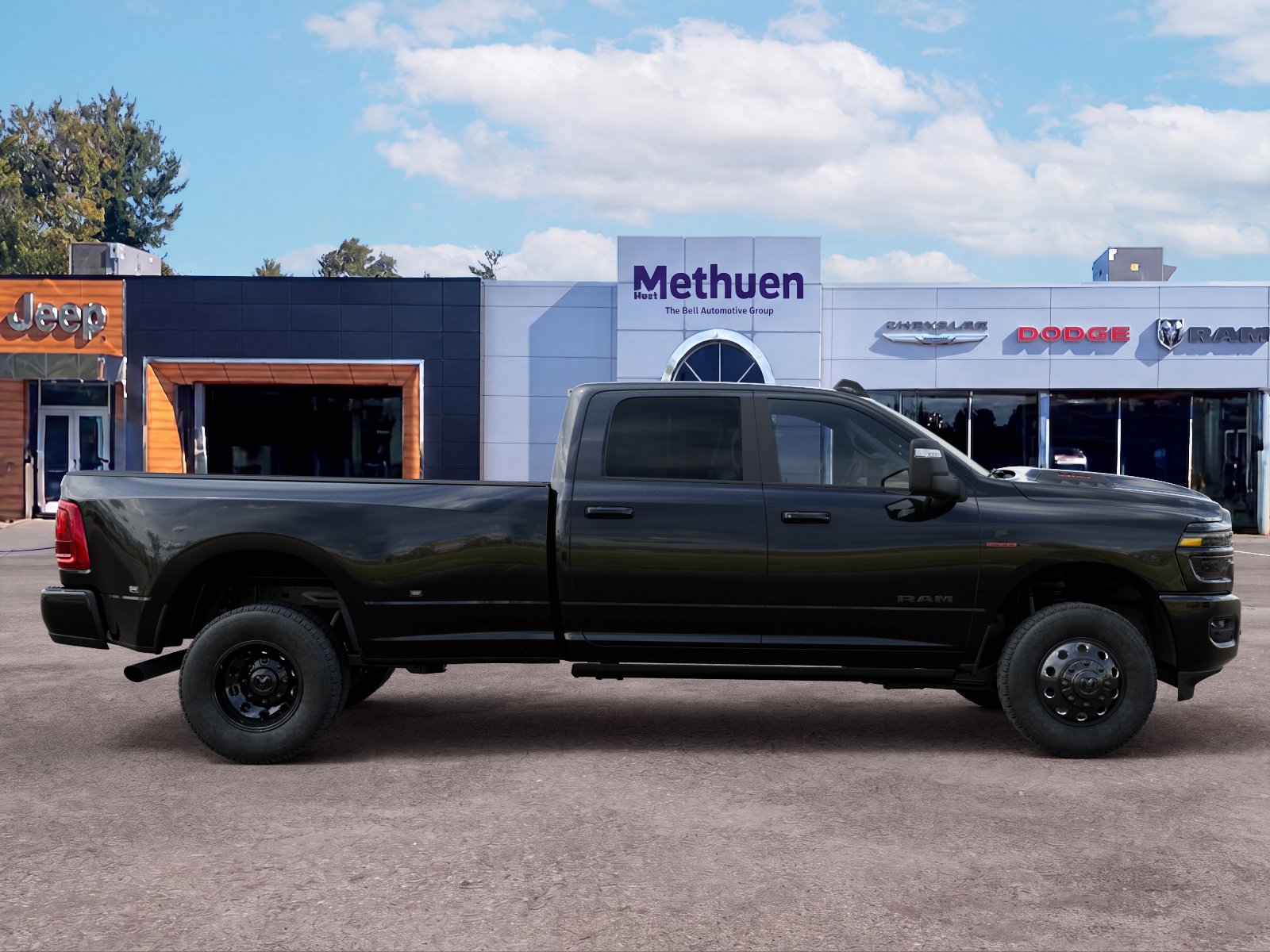 New 2027 Diamond Black Crystal Pearl-Coat Exterior Paint RAM Laramie image 47